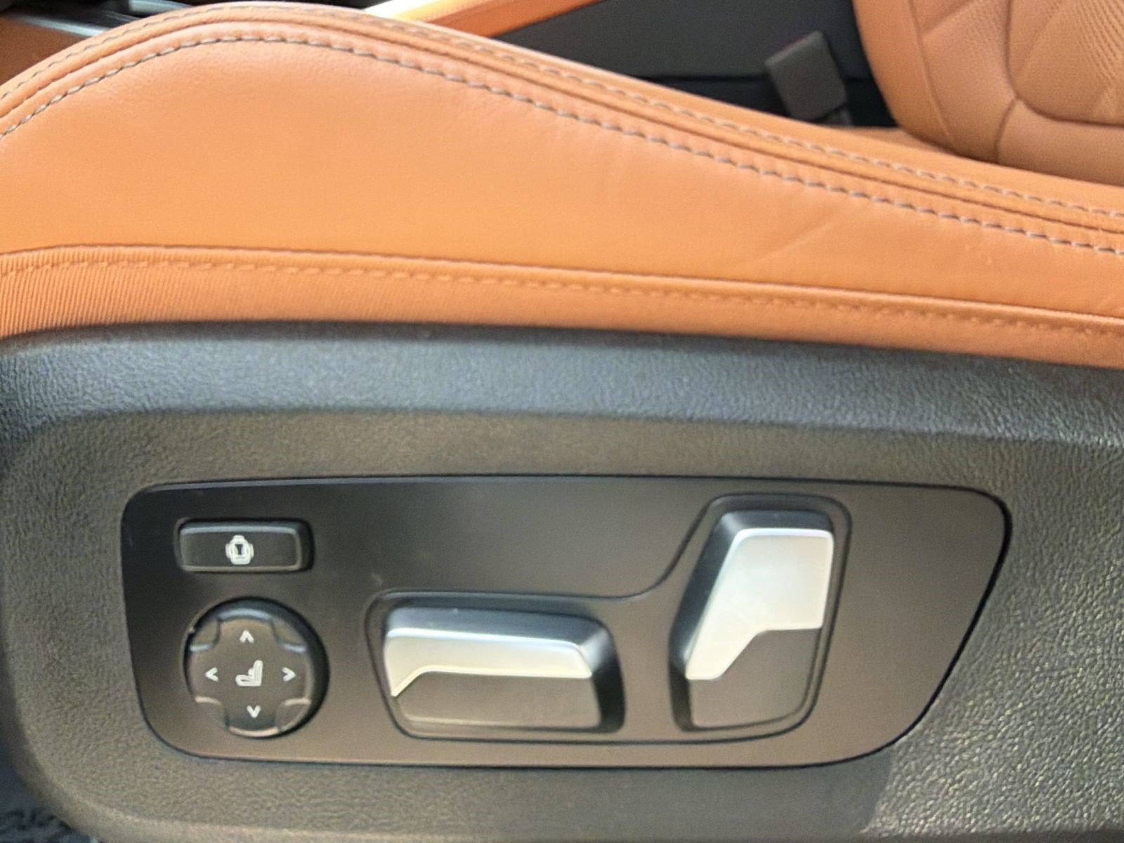 Certified 2025 BMW X5 sDrive40i w/ M Sport Package RWD image 14