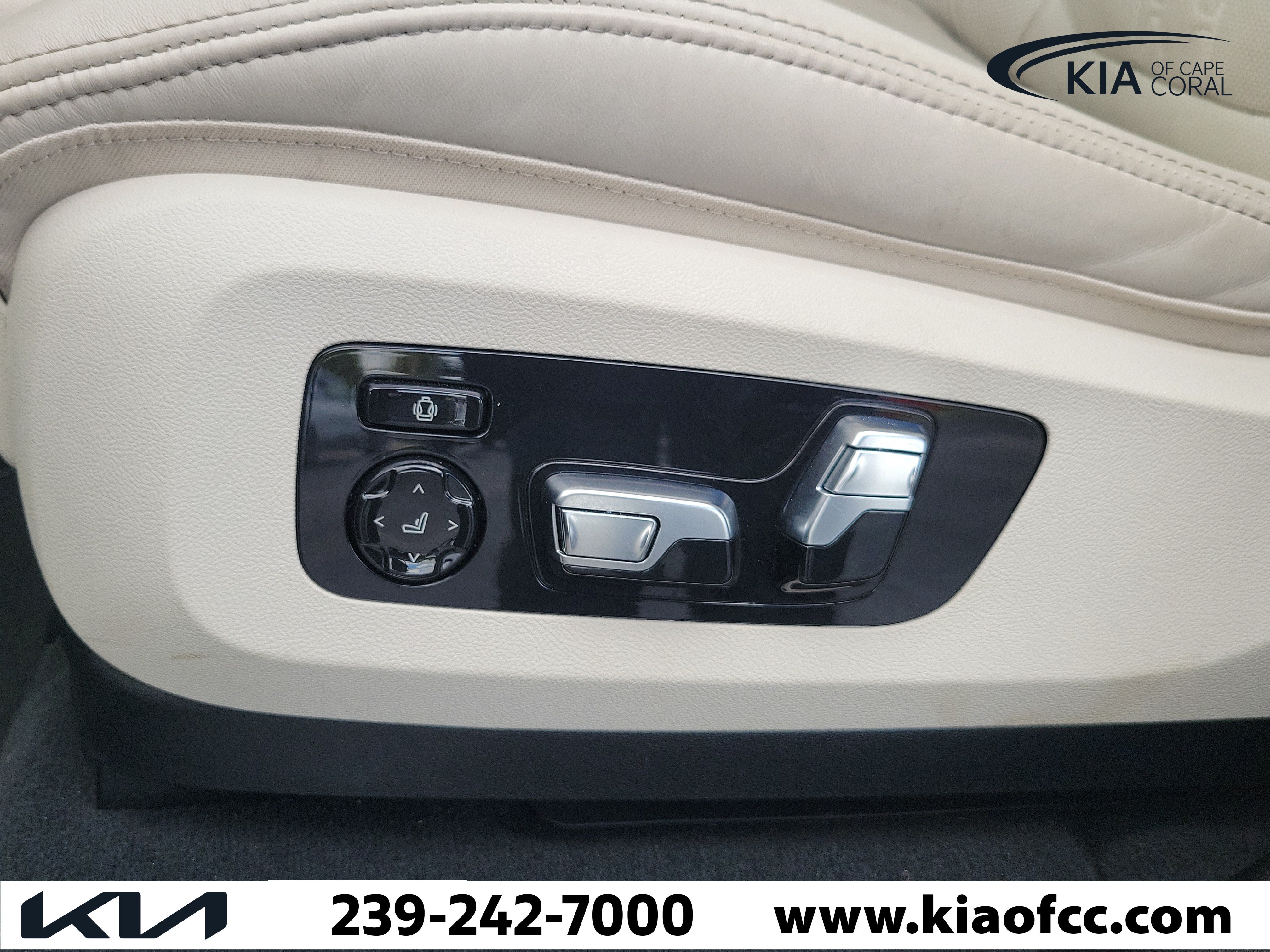 Used 2025 BMW X7 M60i AWD/4WD image 24