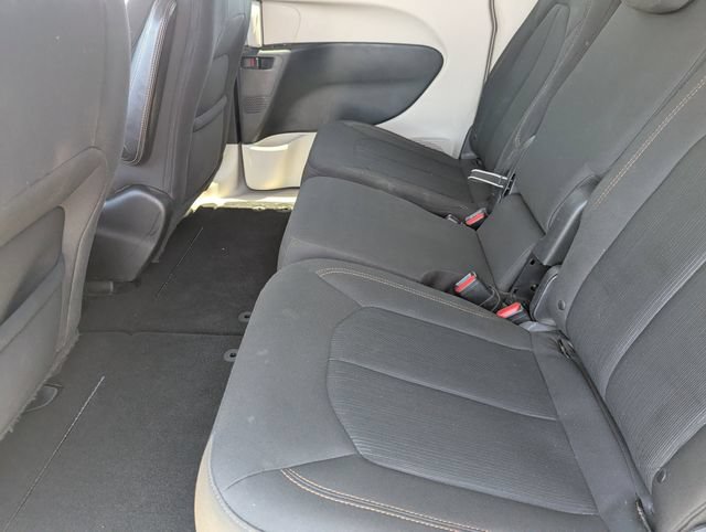 Used 2018 Chrysler Pacifica Touring Plus w/ Tire & Wheel Group FWD image 16