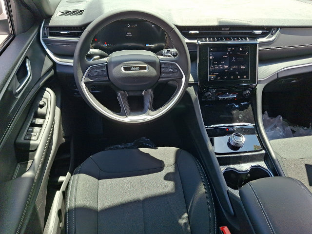 New 2026 Jeep Grand Cherokee Laredo w/ MOPAR Finishing Package AWD/4WD image 8
