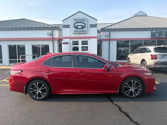 Used 2019 Toyota Camry SE w/ Convenience Package FWD image 11