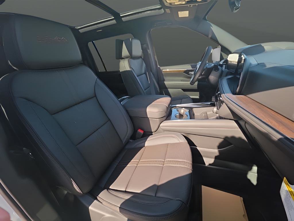 New 2026 Chevrolet Suburban High Country AWD/4WD image 21