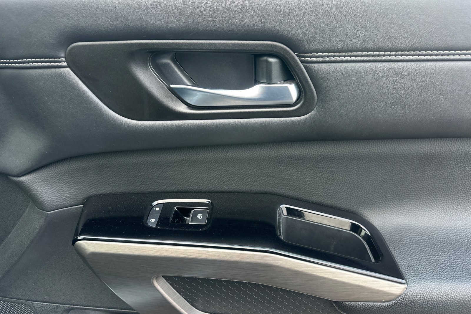 Used 2023 Nissan Pathfinder Platinum image 23