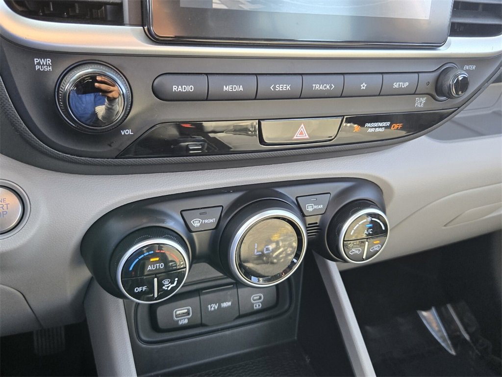 Certified 2025 Hyundai Venue SEL image 24