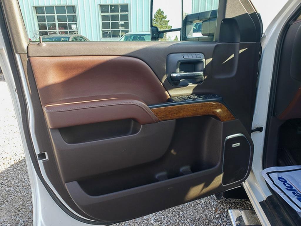 Used 2015 Chevrolet Silverado 3500 High Country w/ Duramax Plus Package image 9
