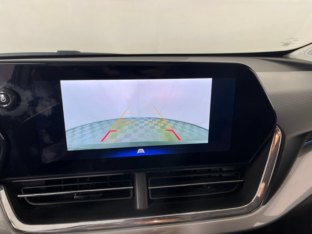 Used 2025 Chevrolet Trax LT FWD image 3