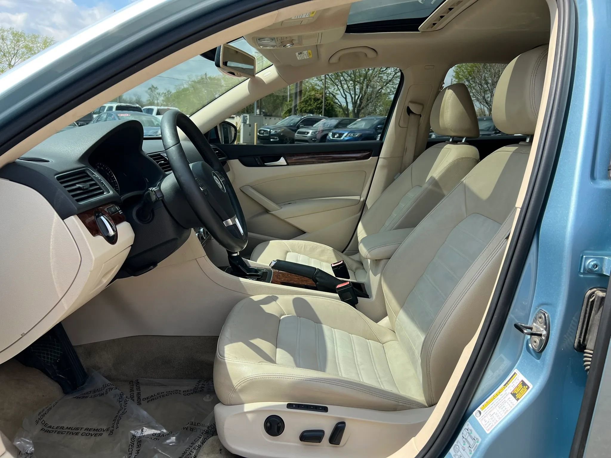 Used 2012 Volkswagen Passat TDI SEL Premium FWD image 17