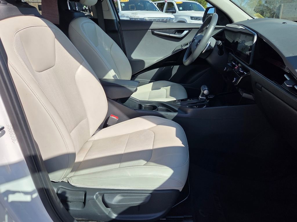 Used 2023 Kia Niro EX FWD image 27