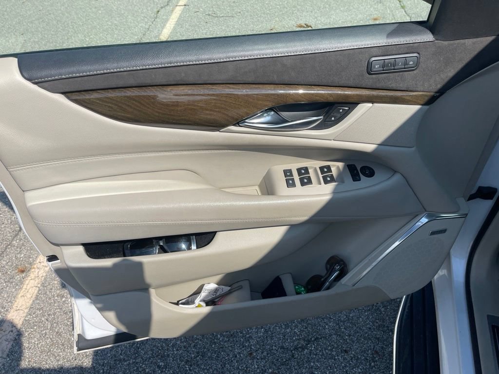 Used 2020 Cadillac Escalade 4WD image 16