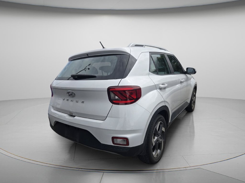 Used 2024 Hyundai Venue SEL FWD image 6