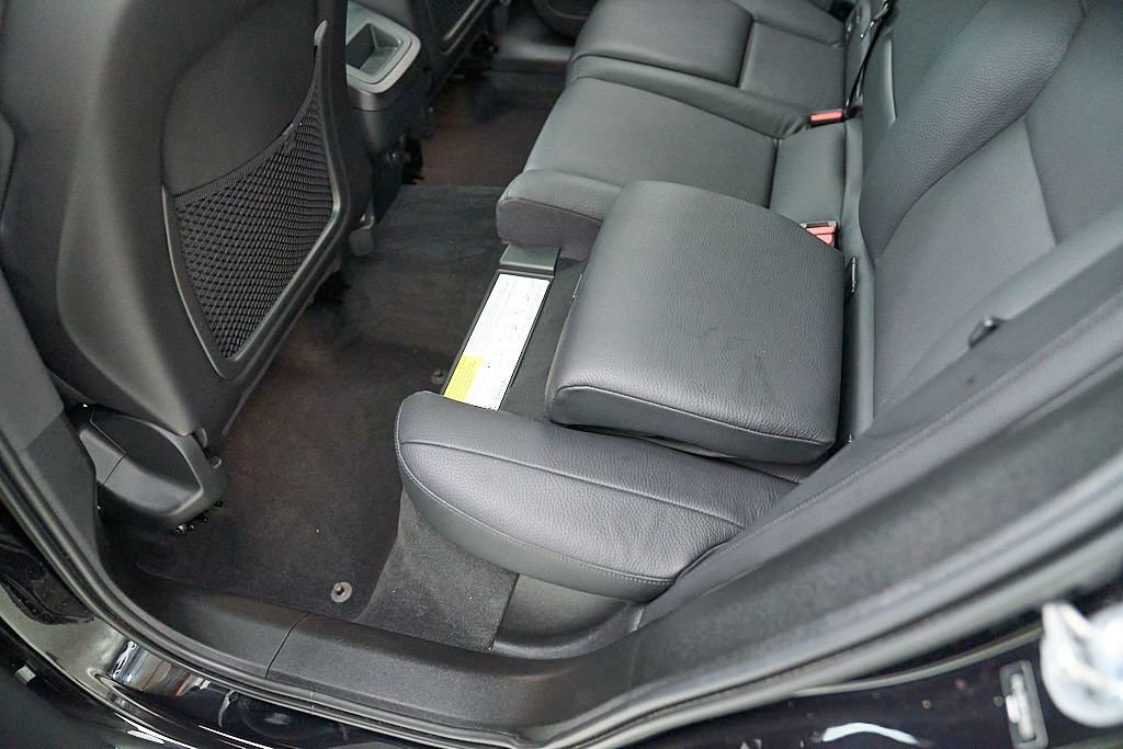 Certified 2023 Volvo XC60 B5 Plus AWD/4WD image 18