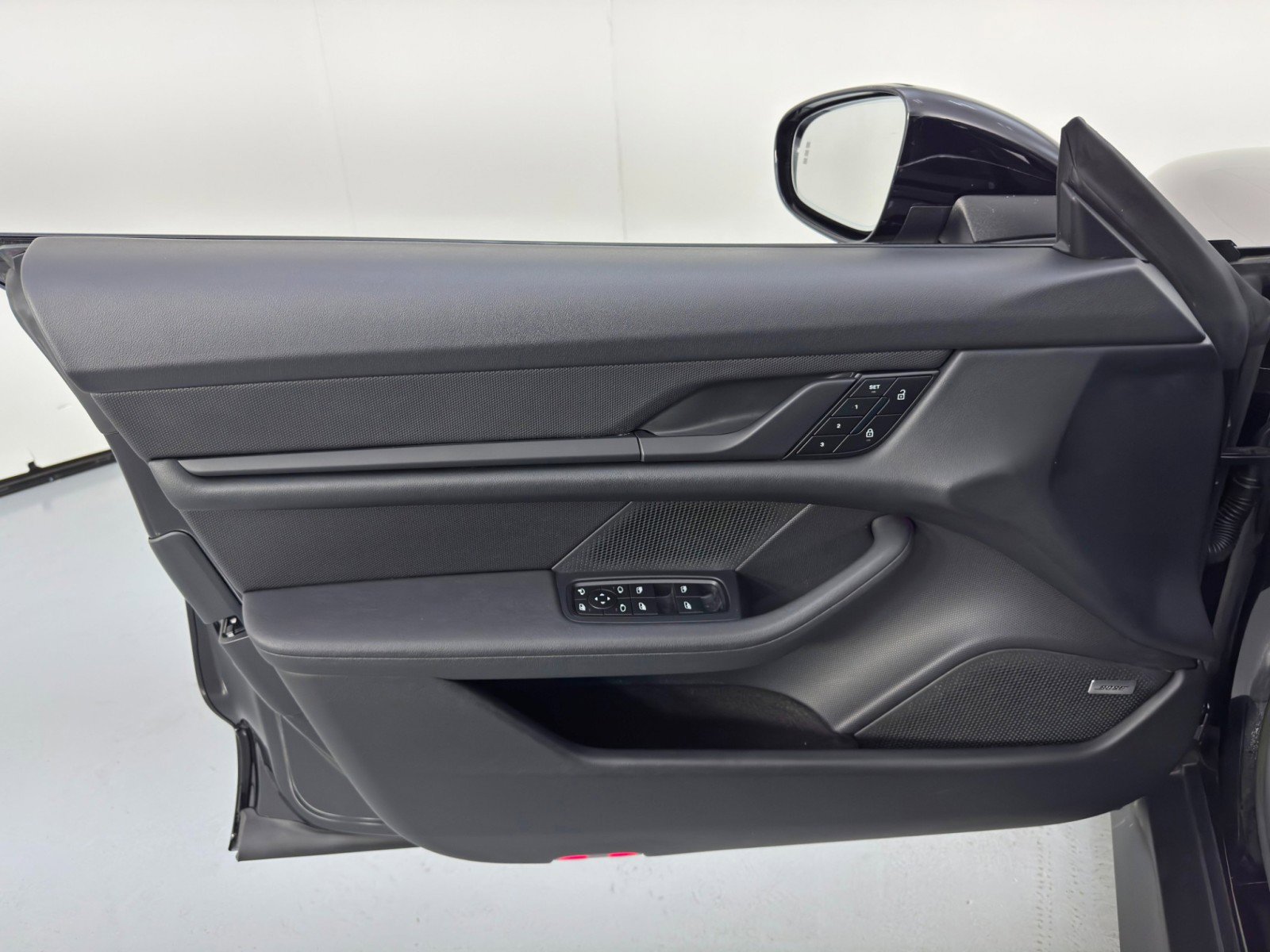 Used 2023 Porsche Taycan 4S w/ Premium Package image 45