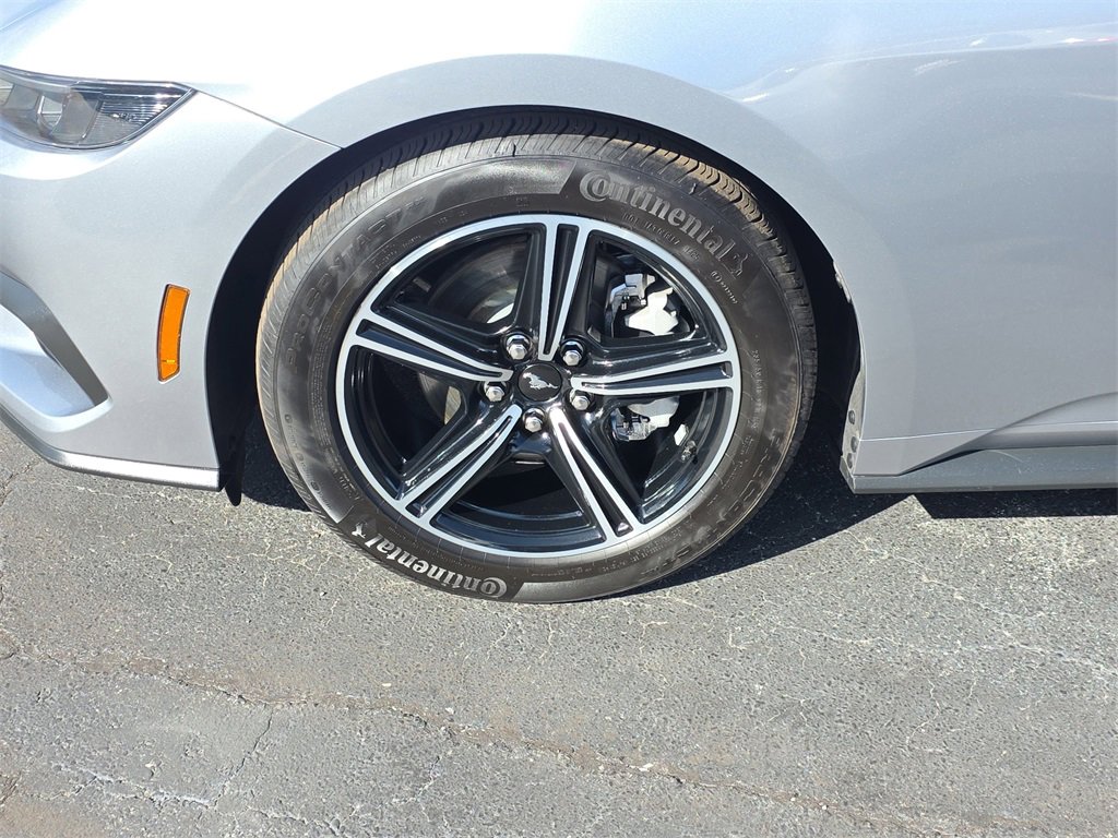 Used 2025 Ford Mustang Premium image 8