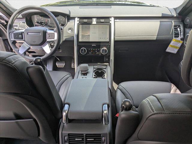 New 2025 Land Rover Discovery Dynamic SE image 14