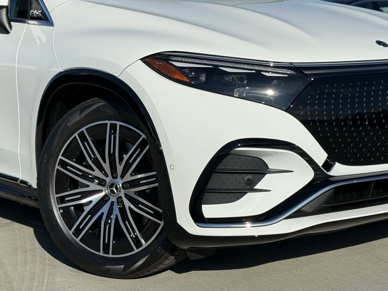 New 2026 Mercedes-Benz EQS 550 4MATIC SUV image 4