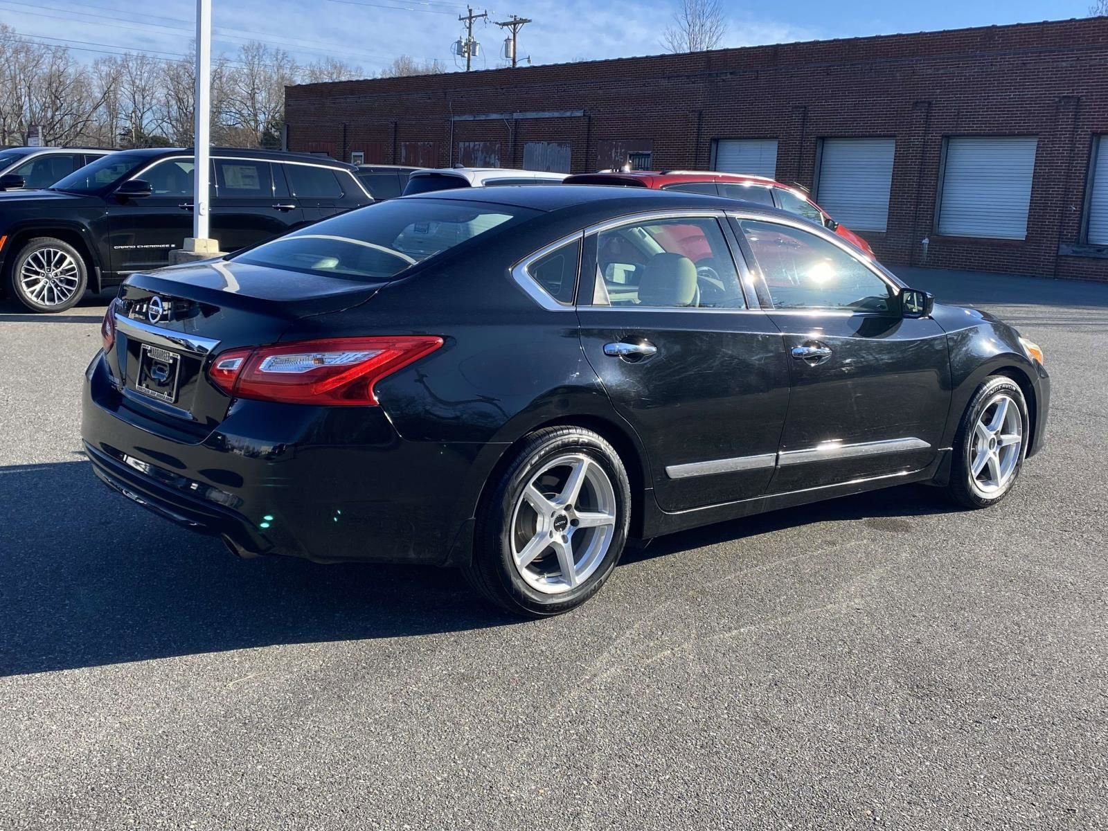 Used 2016 Nissan Altima 2.5 S w/ Power Driver Seat Package image 7