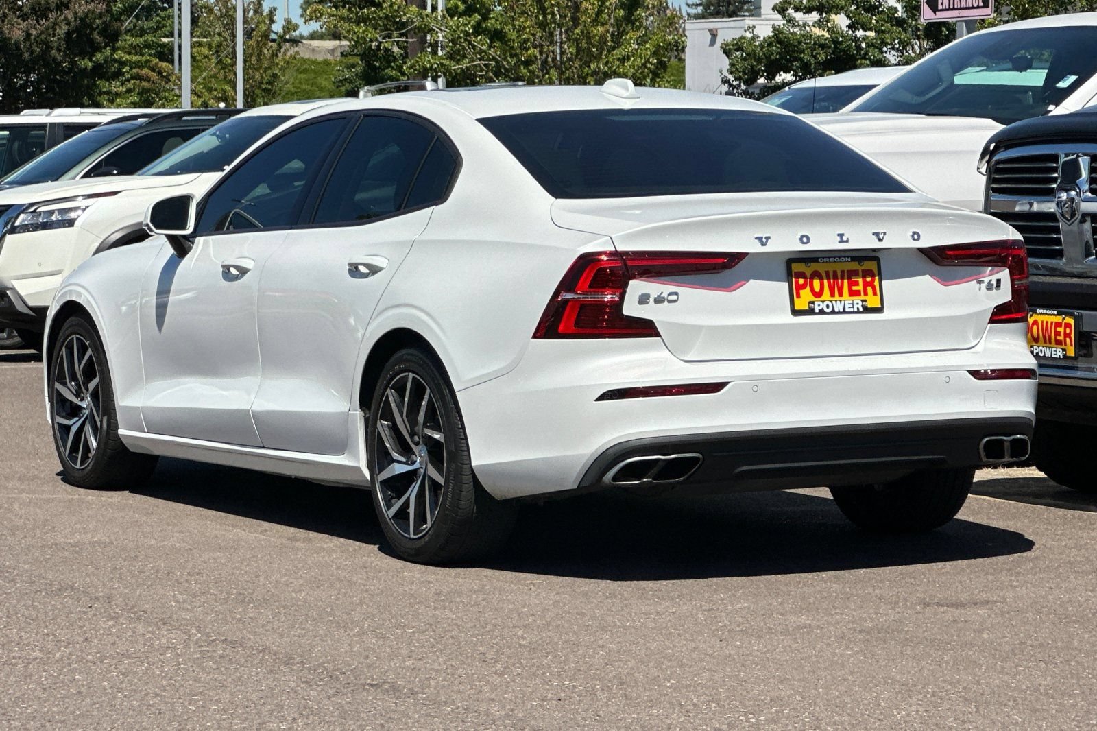 Used 2019 Volvo S60 T6 Momentum w/ Multimedia Package AWD/4WD image 6