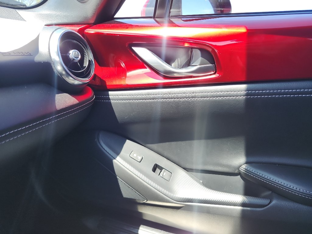 Used 2025 MAZDA MX-5 Miata RF Grand Touring RWD image 21