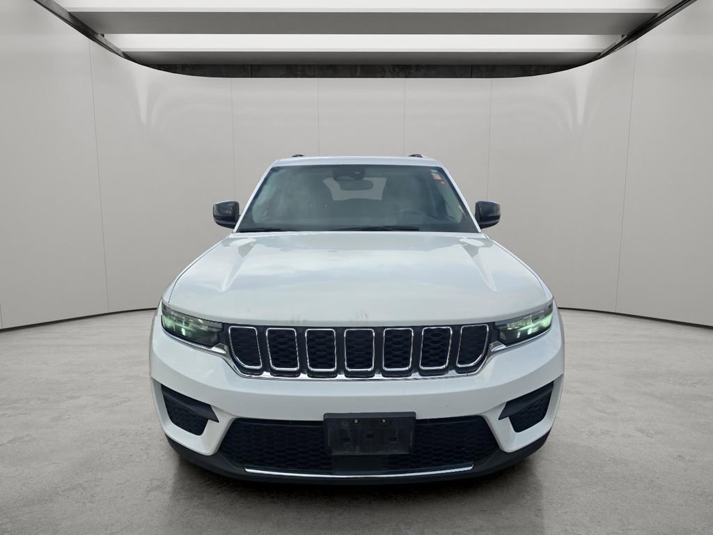 Used 2024 Jeep Grand Cherokee Laredo image 8