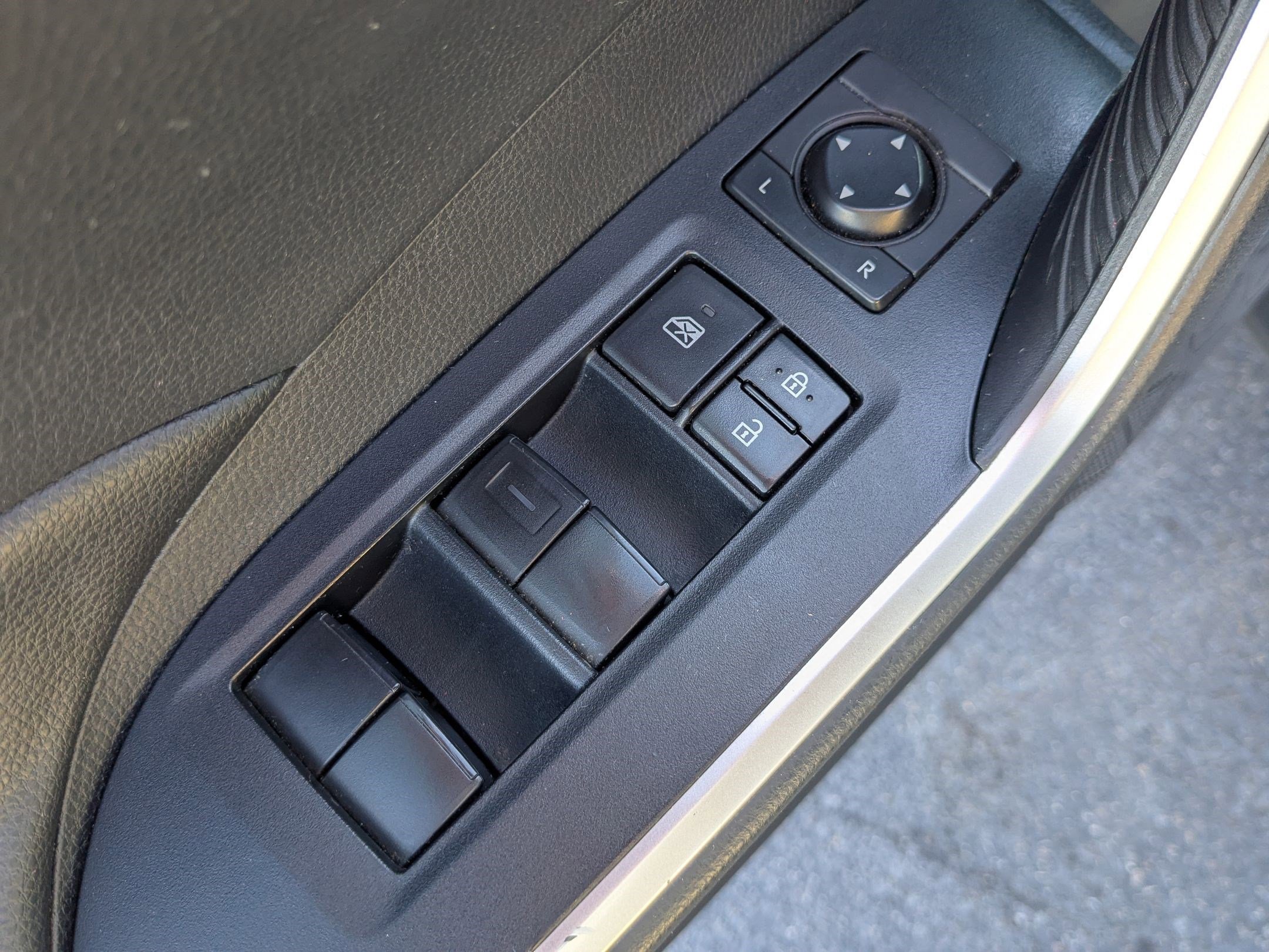 Used 2020 Toyota RAV4 LE w/ All Weather Liner Package image 15