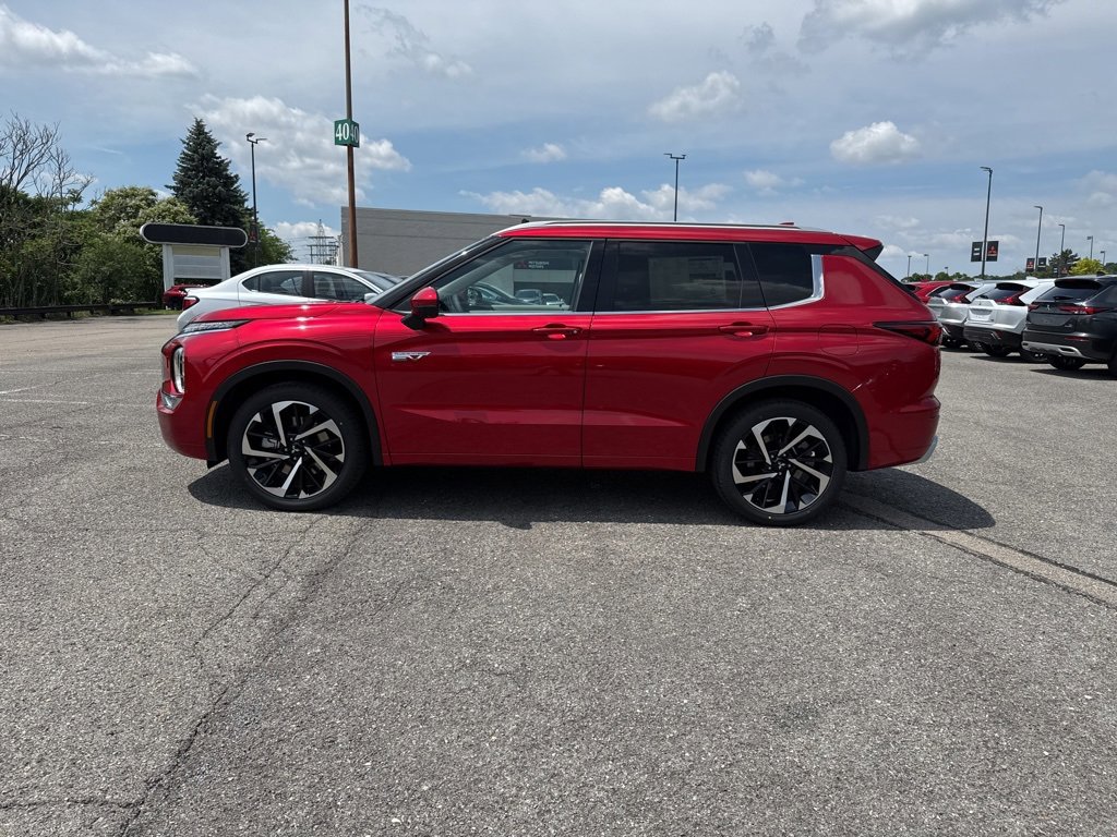 New 2025 Mitsubishi Outlander SEL image 12