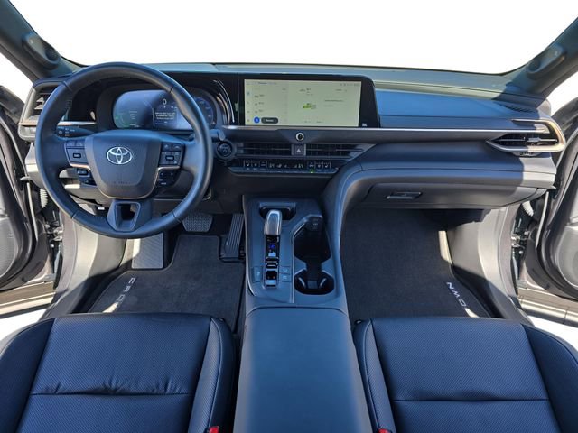 Used 2023 Toyota Crown Limited image 9