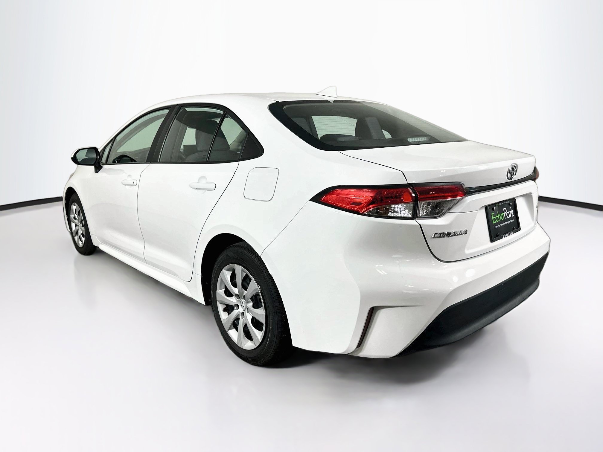 Used 2025 Toyota Corolla LE FWD image 5