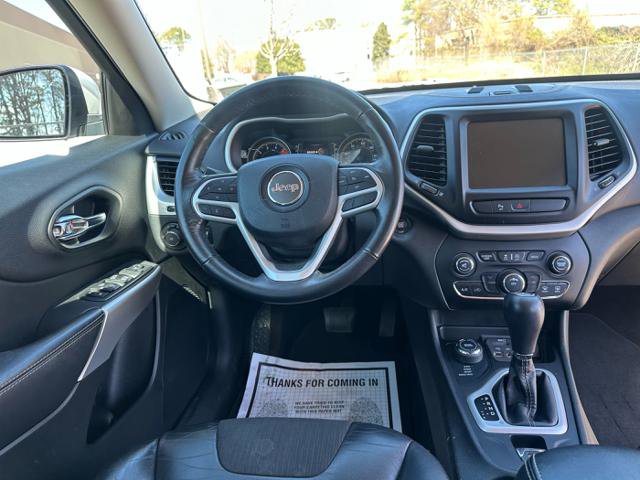 Used 2018 Jeep Cherokee Latitude Plus AWD/4WD image 13