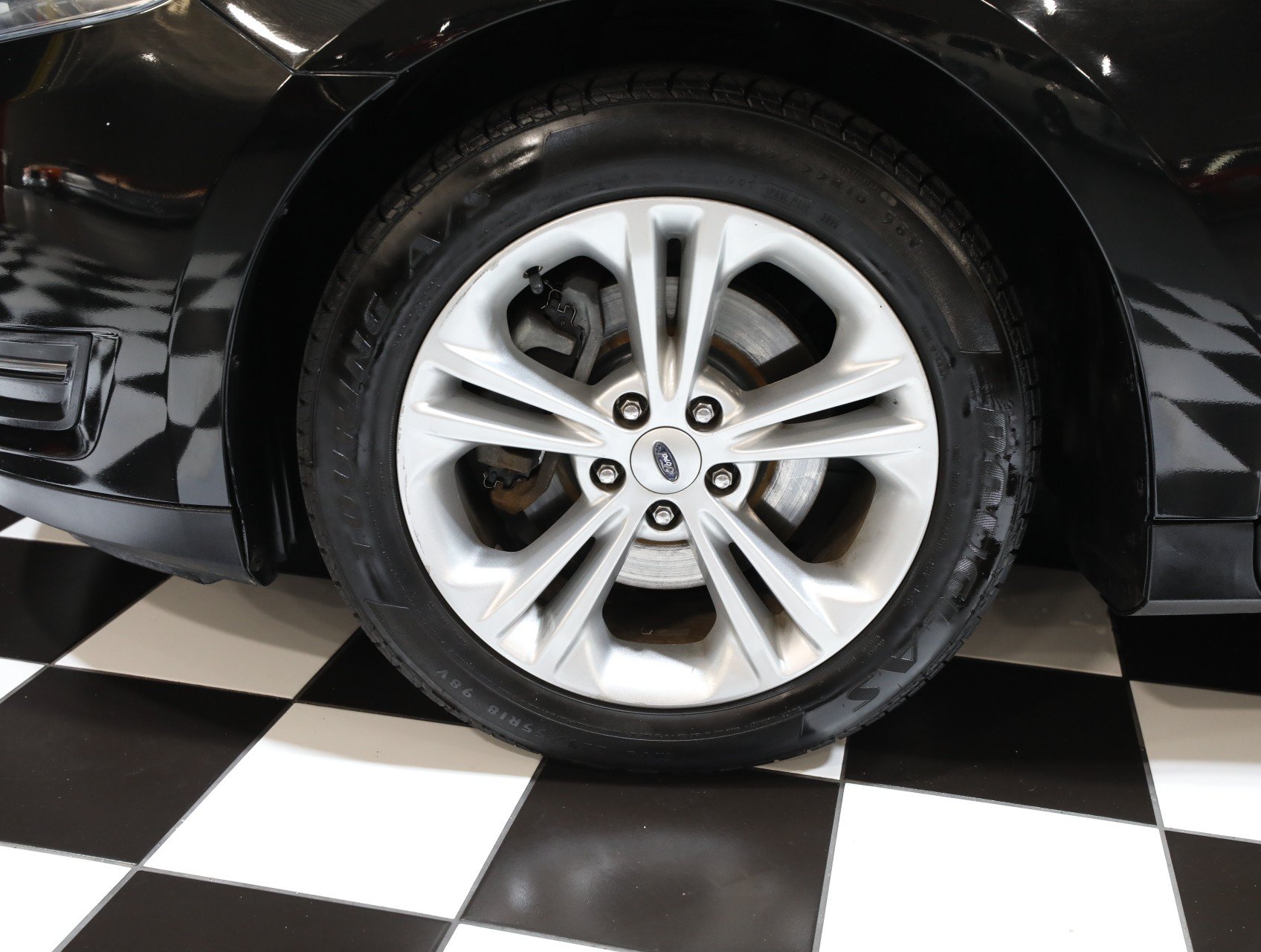 Used 2013 Ford Taurus SEL FWD image 29