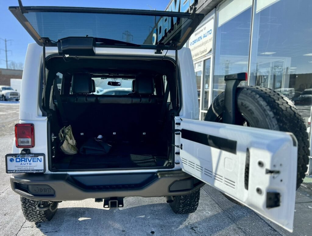 Used 2016 Jeep Wrangler Unlimited Sahara AWD/4WD image 8