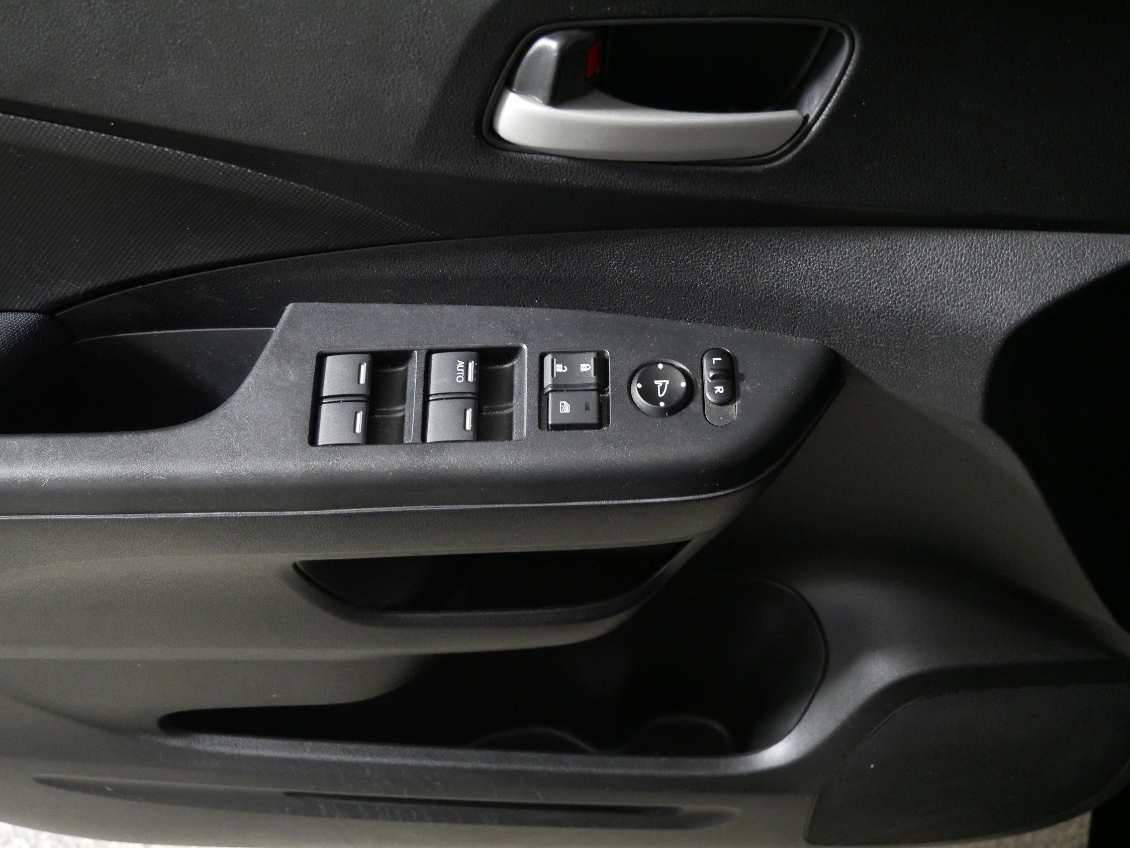 Used 2015 Honda CR-V LX image 19