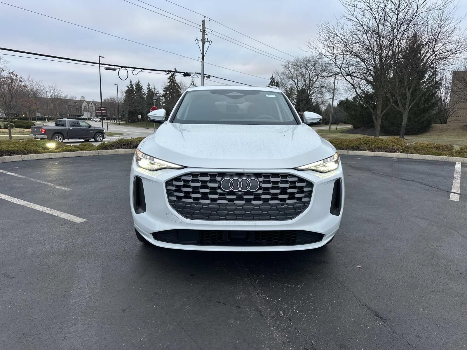 Used 2025 Audi Q5 Premium Plus AWD/4WD image 2