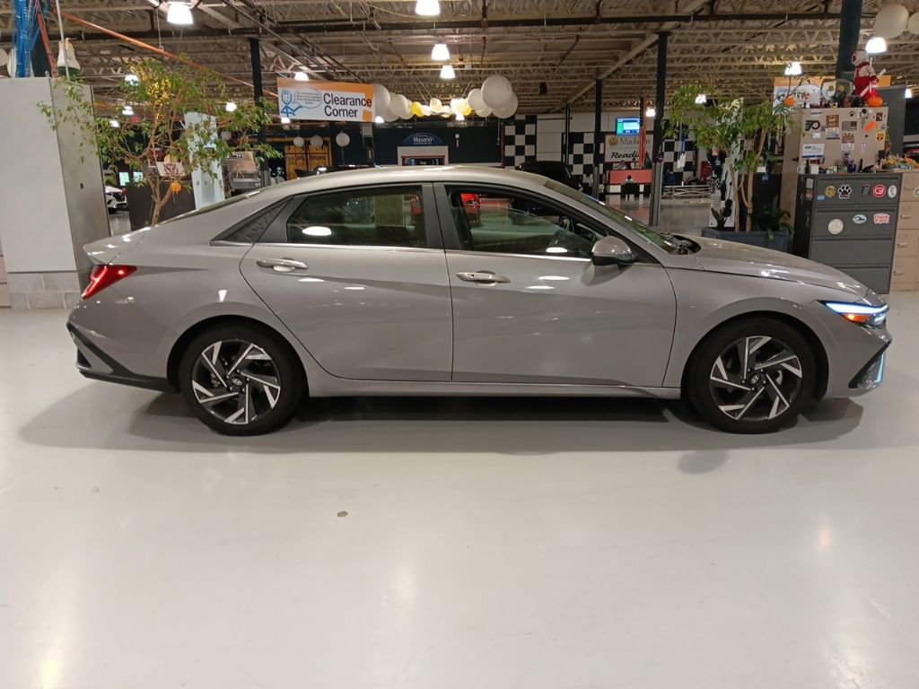 Used 2024 Hyundai Elantra SEL w/ Convenience Package image 5