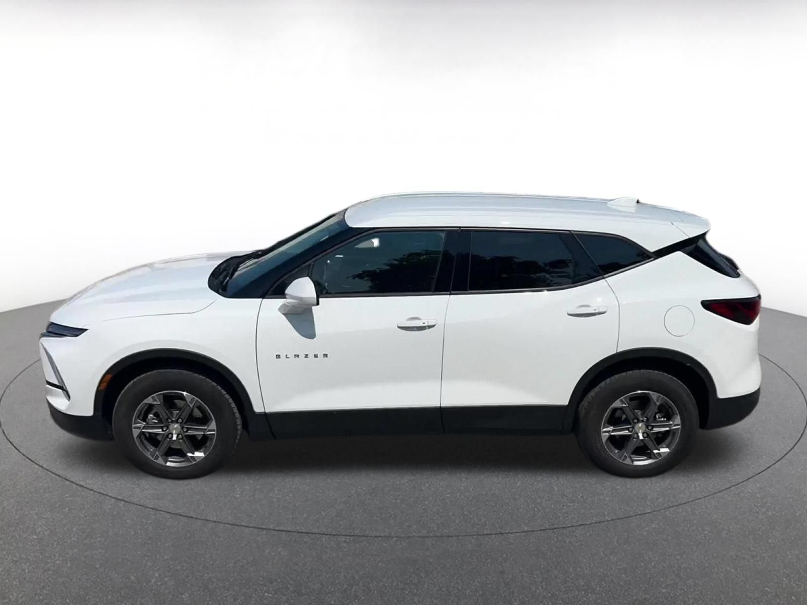 Used 2025 Chevrolet Blazer LT FWD image 9