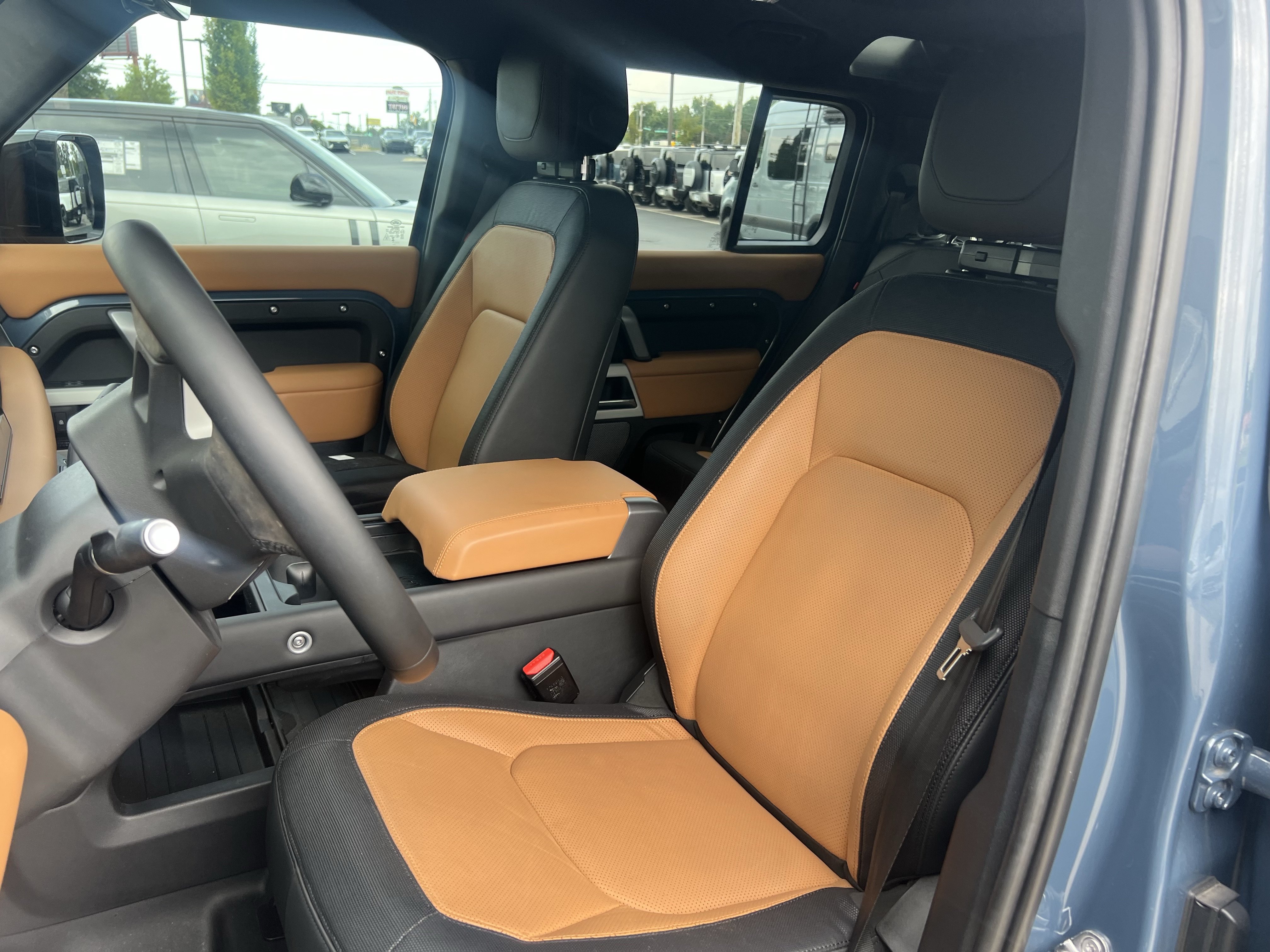 Used 2024 Land Rover Defender 110 X-Dynamic SE AWD/4WD image 16