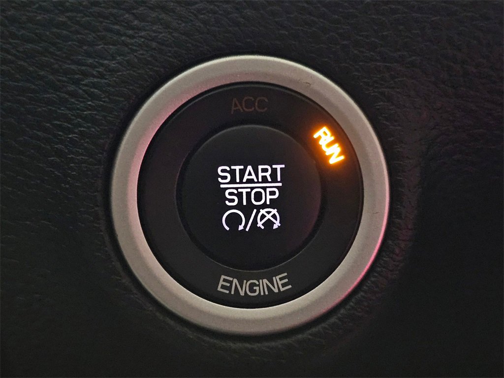 Used 2015 Dodge Challenger R/T Plus image 36