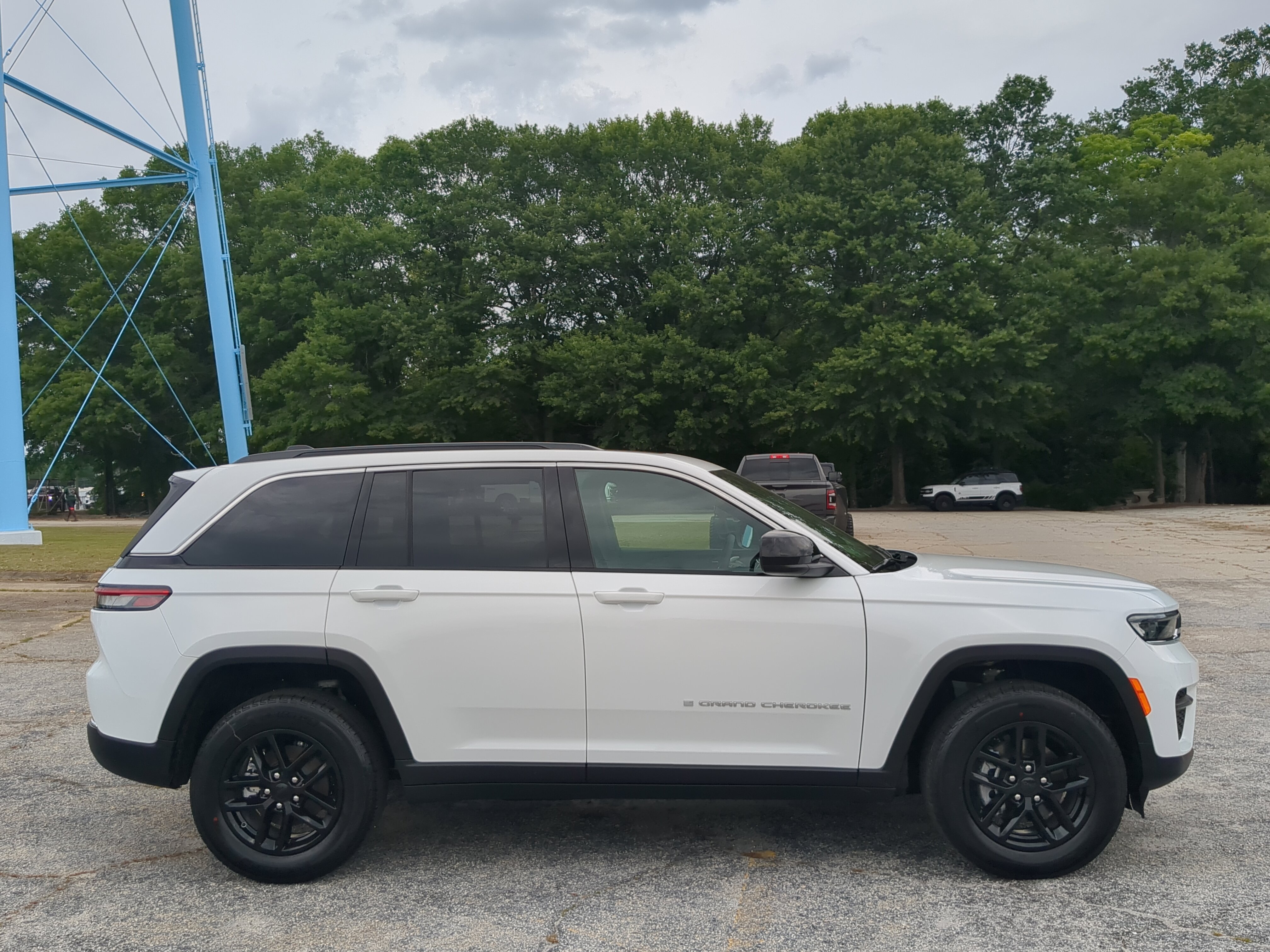 New 2026 Jeep Grand Cherokee Laredo X AWD/4WD image 2