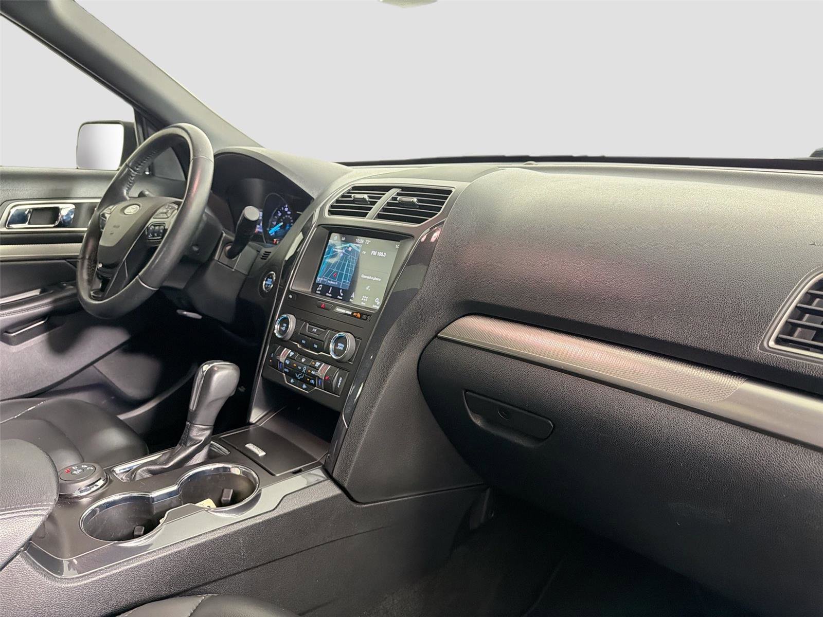 Used 2019 Ford Explorer XLT w/ Equipment Group 202A AWD/4WD image 25