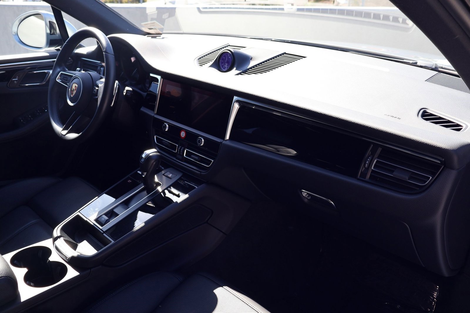 Certified 2025 Porsche Macan image 25