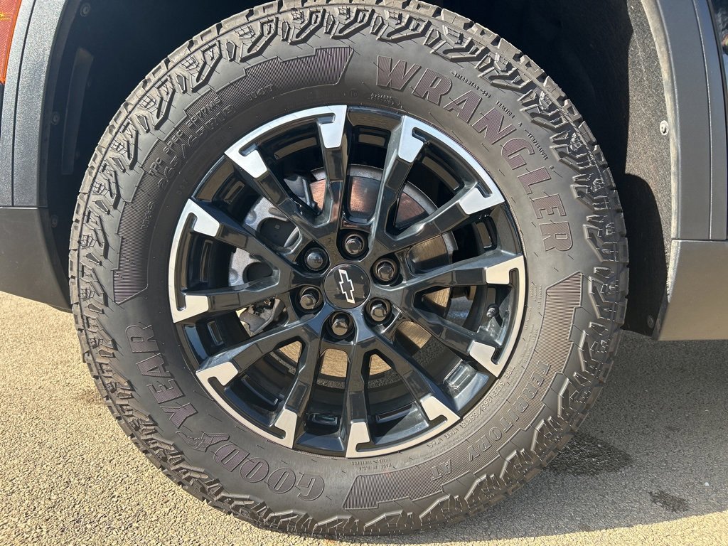 Used 2025 Chevrolet Traverse Z71 w/ Enhanced Driving Package image 9