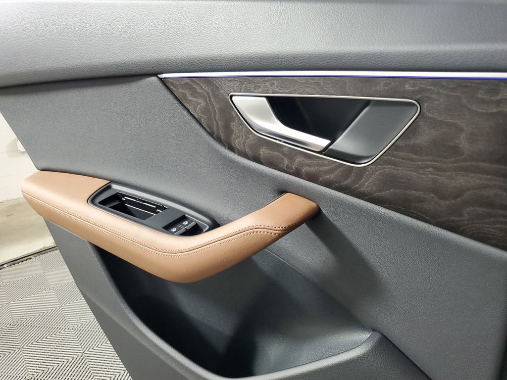 Used 2023 Audi Q8 Premium Plus image 18