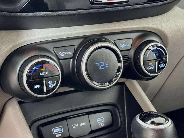 Certified 2025 Hyundai Venue SEL FWD image 25