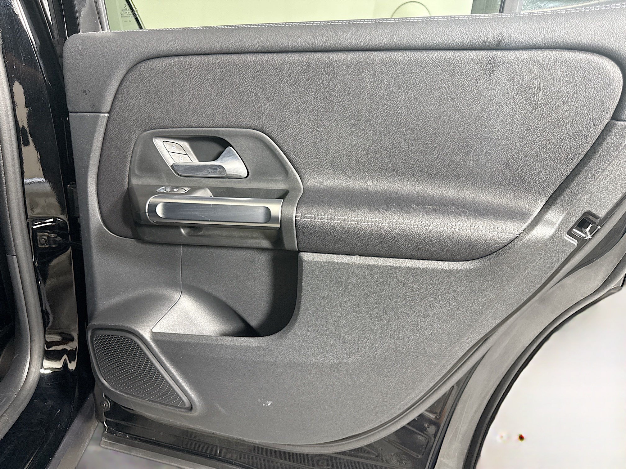 Used 2025 Mercedes-Benz GLB 250 image 28