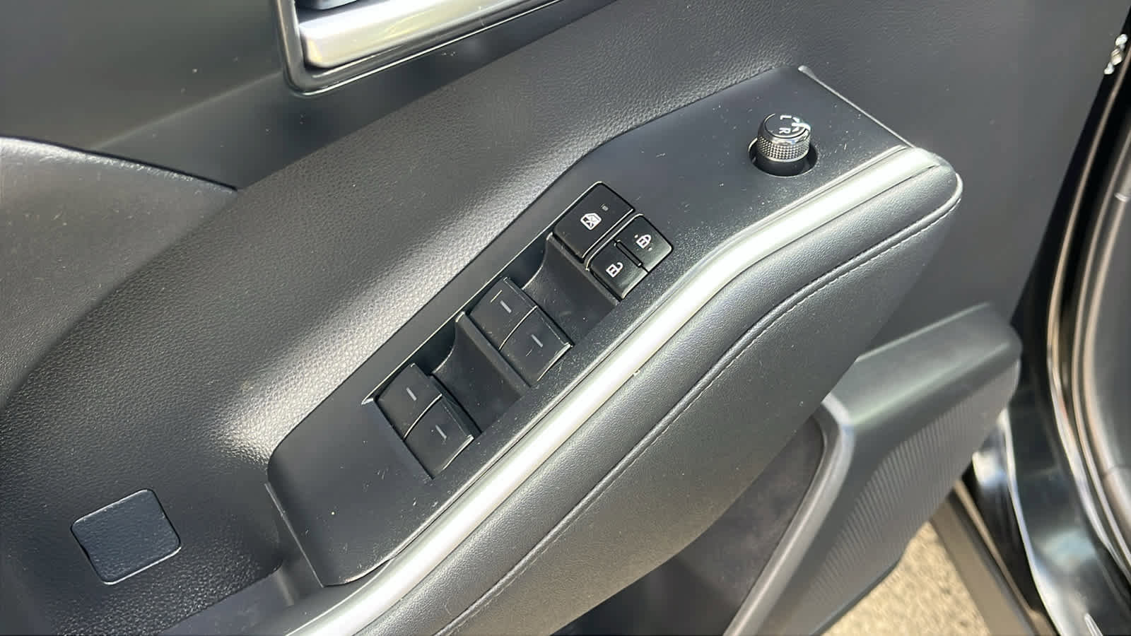 Used 2023 Toyota Highlander XLE AWD/4WD image 25