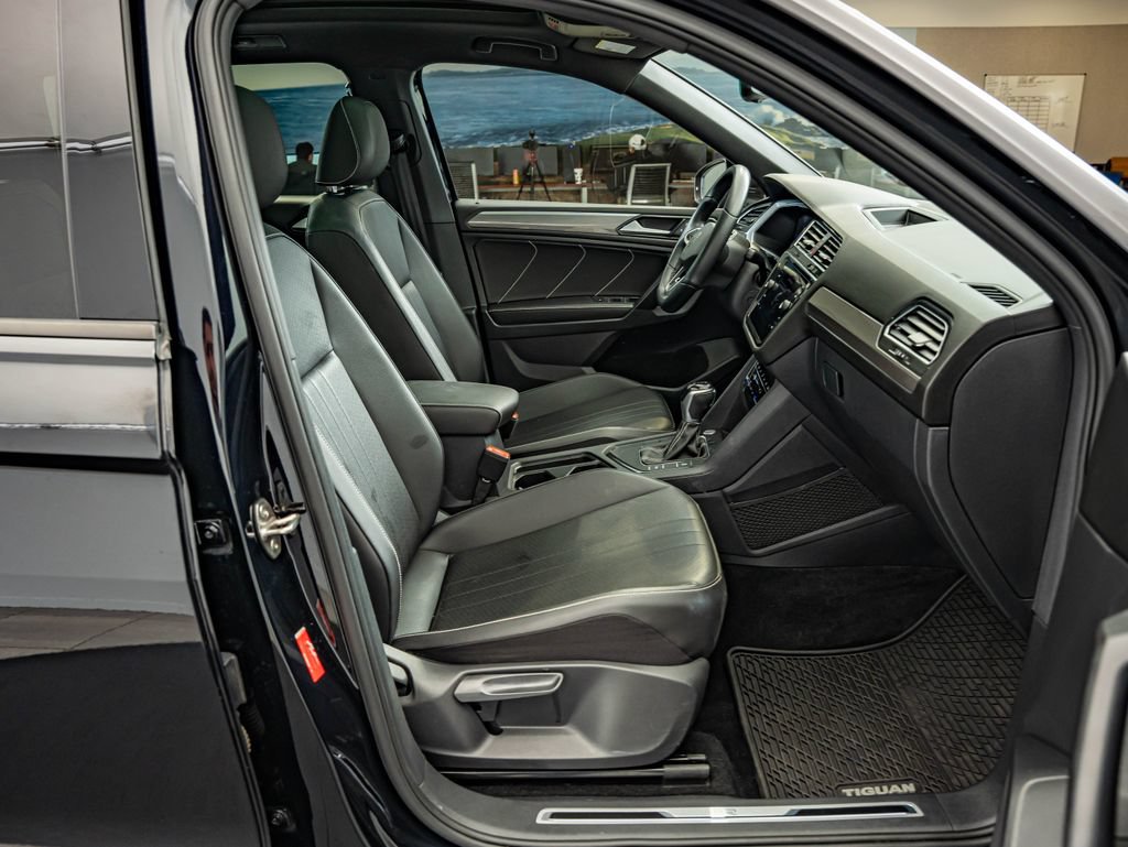 Used 2023 Volkswagen Tiguan SE R-Line FWD image 37