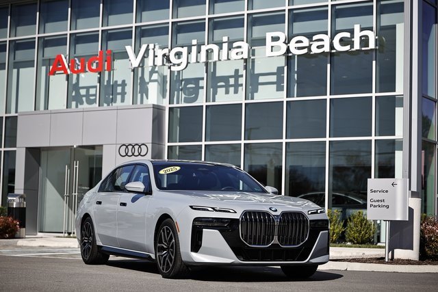 Used 2025 BMW 740i xDrive image 1