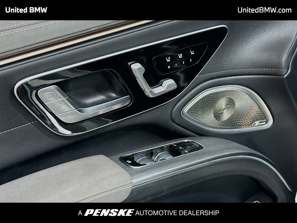 Used 2022 Mercedes-Benz EQS 580 4MATIC Sedan image 3
