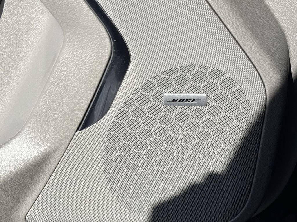 Used 2025 GMC Yukon Elevation image 24