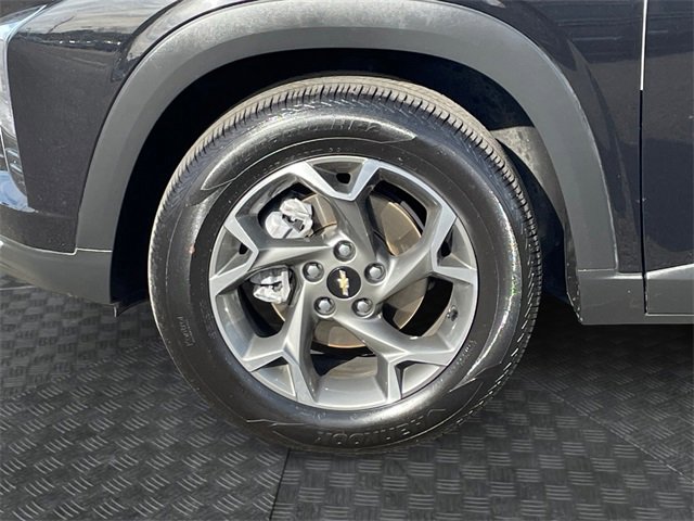 Used 2025 Chevrolet Trax LT w/ LT Convenience Package image 14