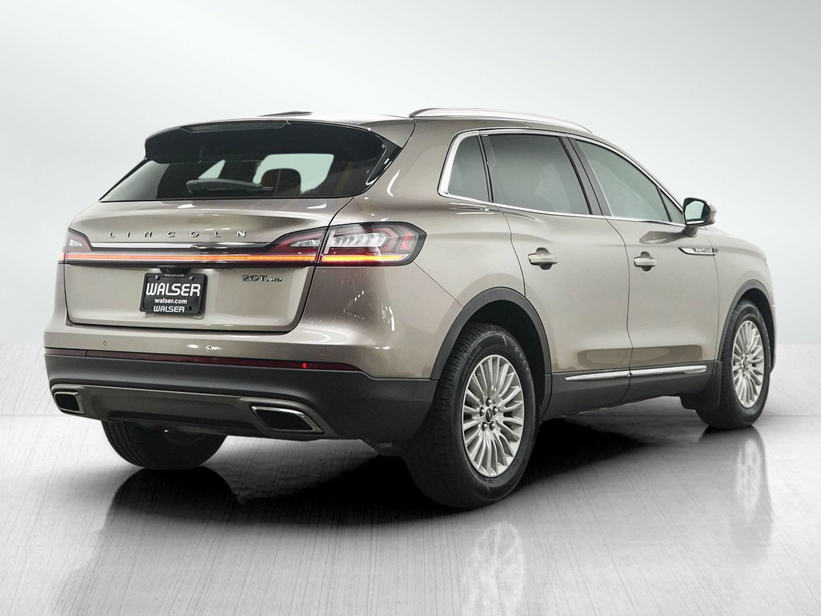 Used 2020 Lincoln Nautilus Premier AWD/4WD image 7